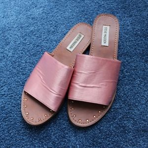 Summer must-have! Steve Madden Flat Sandals